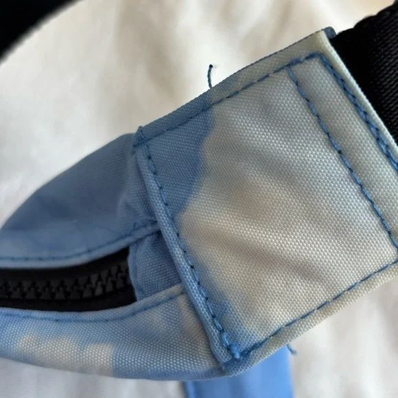 Baggu Cloud Print Medium Nylon Crescent - Picture 5 of 6